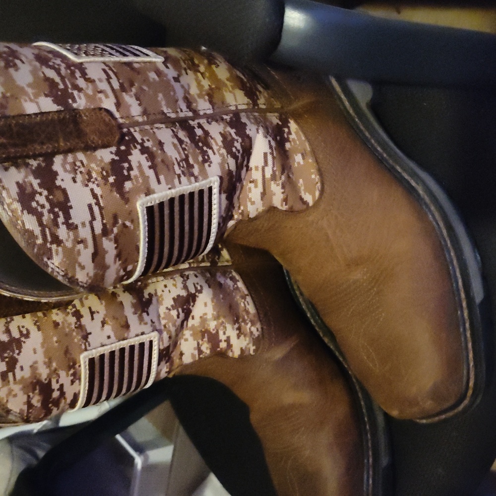 Men's size 11 1/2 Ariat, ASTM F2413-18 M/I/C